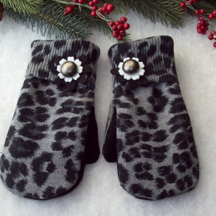 Black Leopard Print Mittens Black Leopard Print Mittens