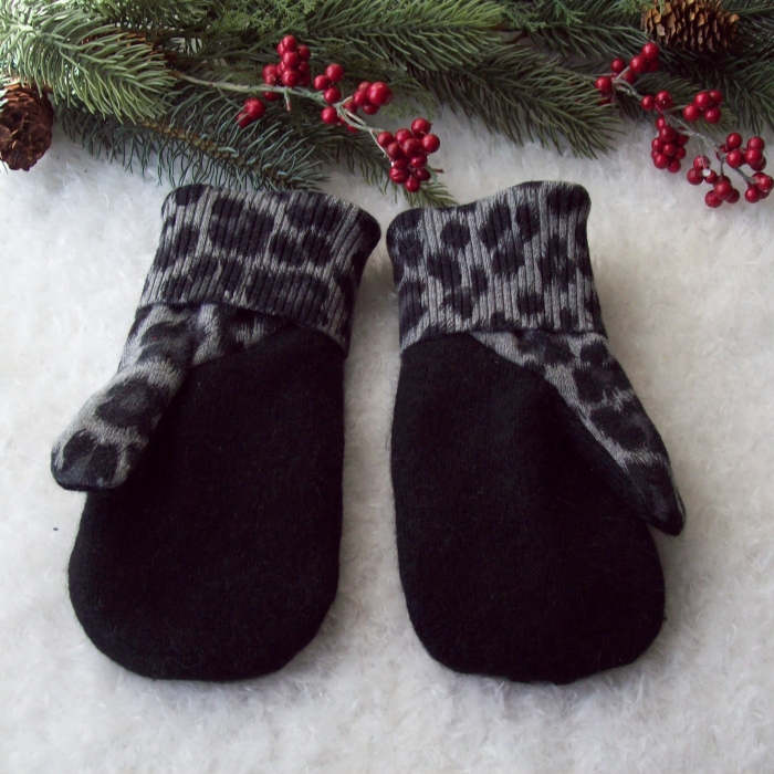 Black Leopard Print Mittens Black Leopard Print Mittens